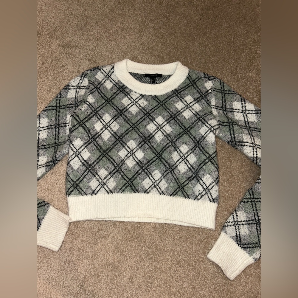 Forever 21 Women’s Black, Gray, and White Argyle Crewneck Sweater